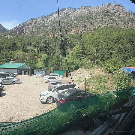 Hotel Brownie River View كاسول المظهر الخارجي الصورة