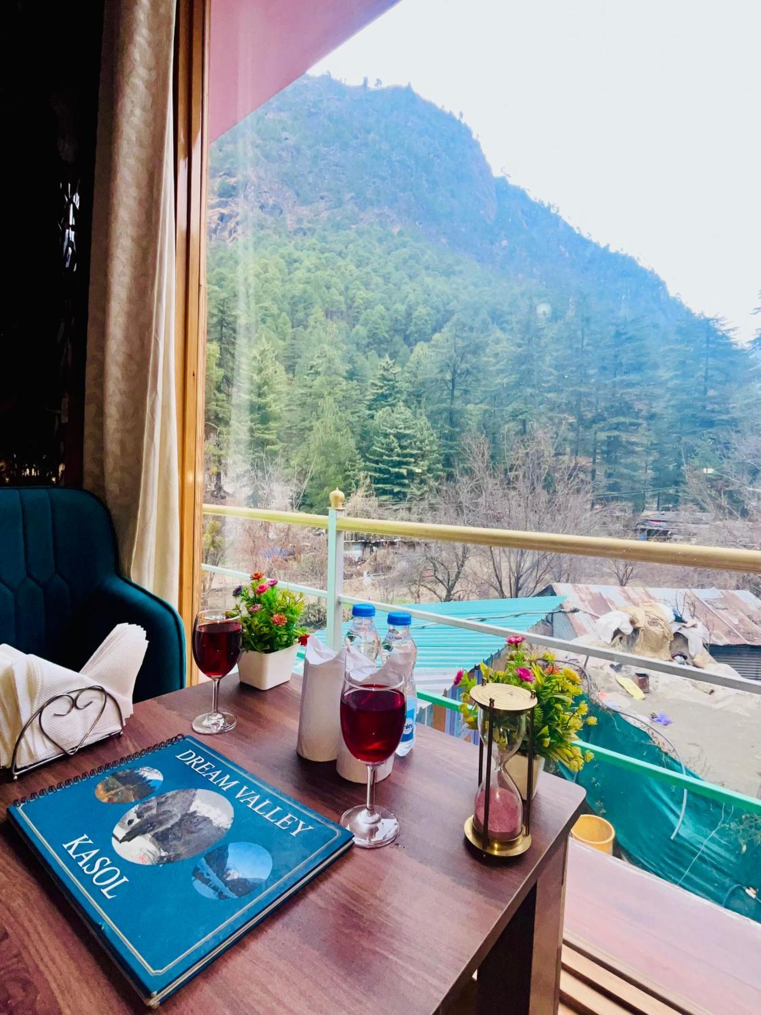 Hotel Brownie River View كاسول المظهر الخارجي الصورة