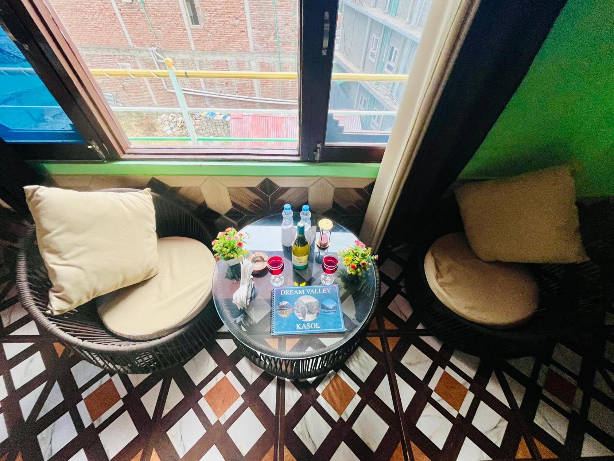 Hotel Brownie River View كاسول المظهر الخارجي الصورة