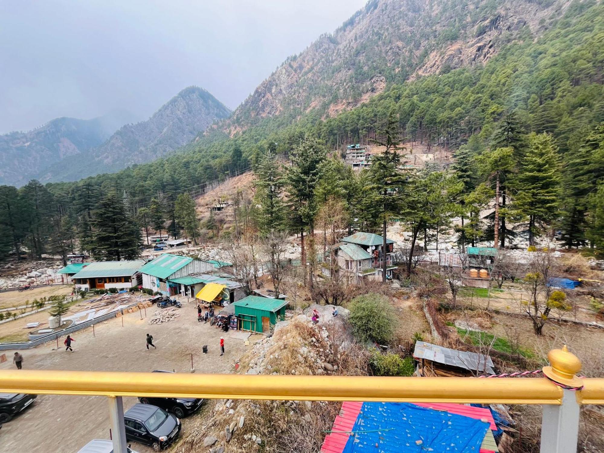 Hotel Brownie River View كاسول المظهر الخارجي الصورة